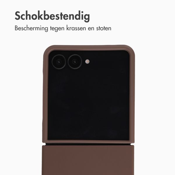 Accezz Liquid Silicone Backcover met MagSafe Samsung Galaxy Z Flip 8 - New Tea Brown