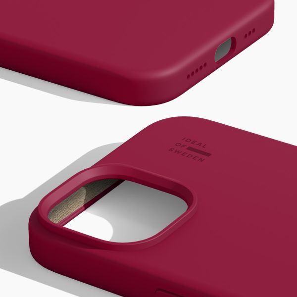 iDeal of Sweden Silicone Case iPhone 13 / 14 / 15 - Cranberry