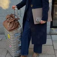 Holdit Wavy Case Apple iPhone 15 Pro - Mocha Brown