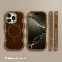 Selencia Wavy Backcover met MagSafe Apple iPhone 16 Pro - Mocha Brown
