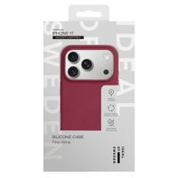 iDeal of Sweden Silicone Case met MagSafe Apple iPhone 17 - Fine Wine