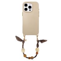 Selencia Rivièra MagSafe Backcover met afneembare haakjes voor de Apple iPhone 16 Pro Max - Milky Latte + Satin Stone Polskoord - Brown