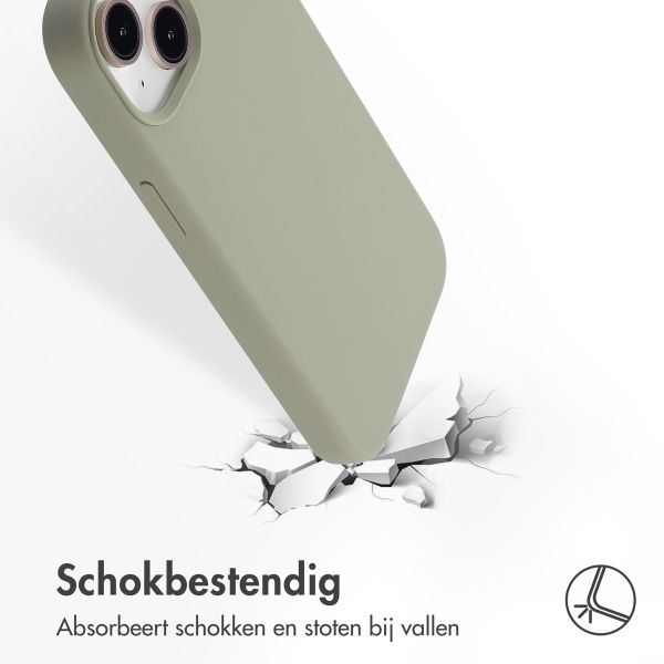 Accezz Liquid Silicone Backcover met MagSafe Apple iPhone 13 - Cooper Green