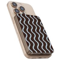 Selencia Vivid Powerbank 5.000 mAh - Draadloze Powerbank - MagSafe en Qi - Desert Gold / Wavy Baby Choco