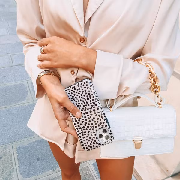 Burga Tough Backcover Apple iPhone 14 - Almond Latte