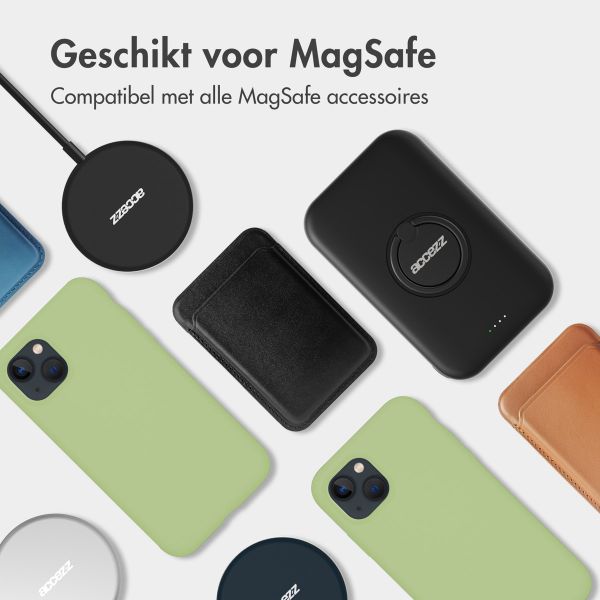 Accezz Liquid Silicone Backcover met MagSafe iPhone 15 - Groen