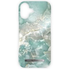iDeal of Sweden Fashion Backcover Apple iPhone 16 - Azura Marble
