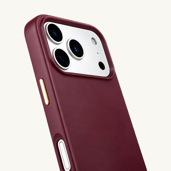 Selencia Rivièra MagSafe Backcover met afneembare haakjes Apple iPhone 17 Pro - Bold Burgundy