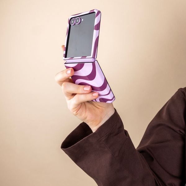Selencia Vivid Case with MagSafe Samsung Galaxy Z Flip 8 - Wavy Swirl Pink Plum