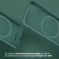 Accezz Liquid Silicone Backcover met MagSafe Apple iPhone 15 Pro - Donkergroen