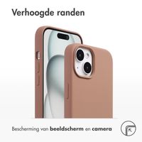 Accezz Liquid Silicone Backcover met MagSafe Apple iPhone 15 - Lichtbruin