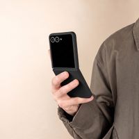 Accezz Liquid Silicone Case Samsung Galaxy Z Flip 8 - Black