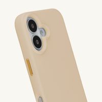 Selencia Rivièra MagSafe Backcover met afneembare haakjes voor de Apple iPhone 16 - Milky Latte + Satin Stone Polskoord - Brown