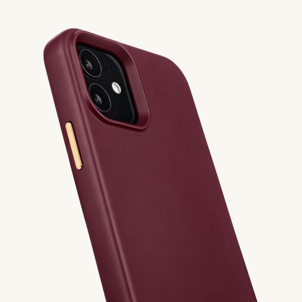 Selencia Rivièra MagSafe Backcover met afneembare haakjes iPhone 12 / 12 Pro - Bold Burgundy