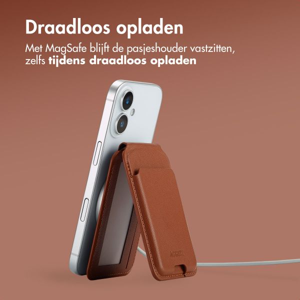 Accezz Leren Wallet met standaard - Geschikt voor MagSafe en Qi2 - Sienna Brown