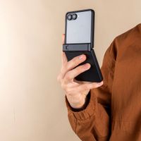 imoshion Color Backcover met Stand Samsung Galaxy Z Flip 8 - Zwart