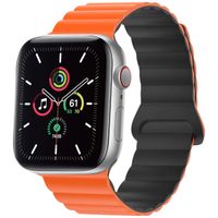 imoshion Magnetisch Siliconen bandje Apple Watch Series 1 t/m 9 / SE (38/40/41 mm) | Series 10 / 11 (42 mm) - Oranje & Zwart