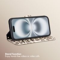 Selencia Sabi Bookcase with Leopard Print Apple iPhone 16 - Soft Ivory