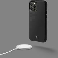 Spigen MagSafe Armor Backcover iPhone 12 (Pro) - Zwart