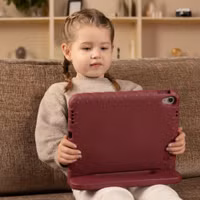 imoshion Kidsproof Backcover met handvat Apple iPad 11 (2025) 11 inch A16 / iPad 10 (2022) 10.9 inch - Velvet Plum