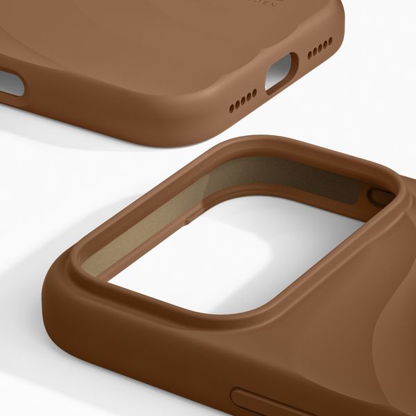 iDeal of Sweden Soft Swirl Silicone MagSafe Case Apple iPhone 17 Pro - Salted Caramel