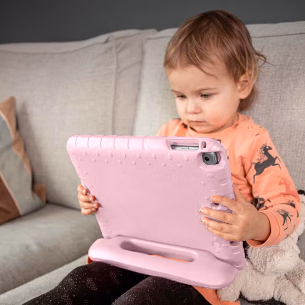 imoshion Kidsproof Backcover met handvat Samsung Galaxy Tab A9 8.7 inch - Lichtroze