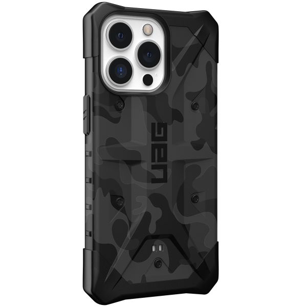 UAG Pathfinder Backcover iPhone 13 - Midnight Camo