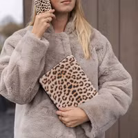 Selencia Vivid tablethoes Apple iPad 11 (2025) 11 inch A16 / iPad 10 (2022) 10.9 inch - Wild Leo