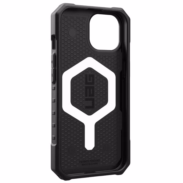 UAG Pathfinder Backcover MagSafe Apple iPhone 15 - Zwart