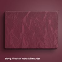 Selencia Fluwelen Cover MacBook Air 13 inch (2022) / Air 13 inch (2024) M3 chip - A2681 / A3113 - Donkerrood