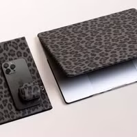 Selencia Sabi Laptop Cover Panterprint Apple MacBook Pro 16 inch (2021 / 2023 M3 / 2024 M4 / 2026 M5) - Midnight Black