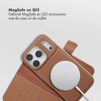 Selencia Olyn Uitneembare Bookcase met MagSafe Apple iPhone 17 Pro - Bruin