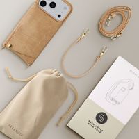 Selencia Nova Croco Telefoonhoes met Koord en Pashouder Apple iPhone 18 Pro / 17 Pro - Toasted Almond