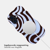 Selencia Vivid Wavy Backcover met MagSafe Apple iPhone 16 - Dream Swirl Chocolate