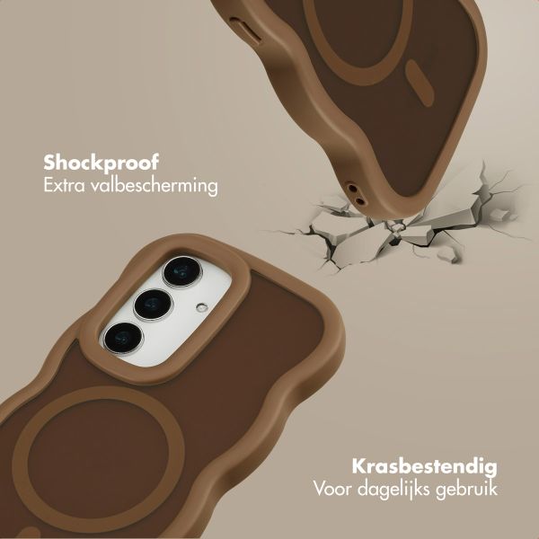 Selencia Wavy Backcover met MagSafe Samsung Galaxy S24 / S25 - Mocha Brown