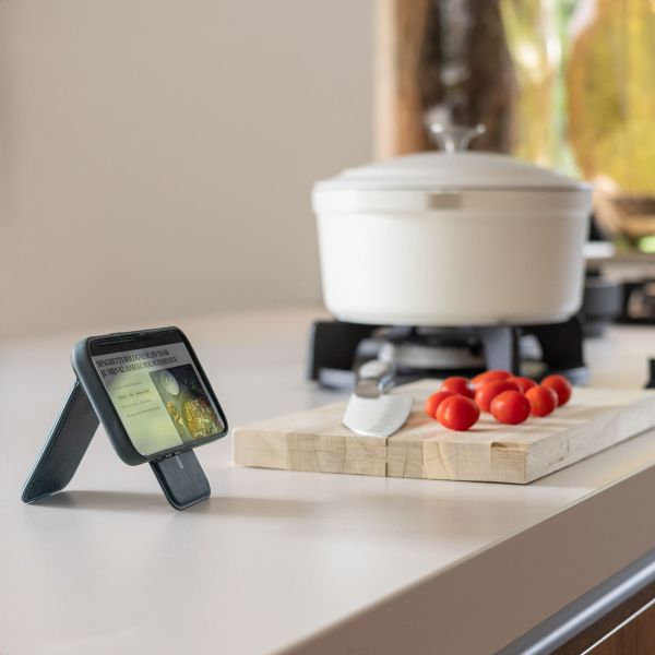 Accezz Vintage Leather MagSafe Kaarthouder met Standaard - Smokey Green