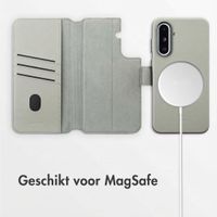 Accezz Leather Bookcase 2-in-1 met MagSafe Samsung Galaxy A36 / A56 - Light Grey