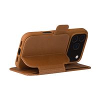 dbramante1928 Copenhagen Bookcase Apple iPhone 17 Pro - Tan