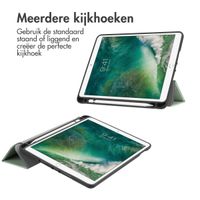 imoshion Trifold Bookcase Apple iPad 6 (2018) 9.7 inch / iPad 5 (2017) 9.7 inch / Air 2 (2014)/Air 1 (2013) - Lichtgroen