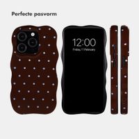 Selencia Vivid Wavy Backcover met MagSafe Apple iPhone 15 Pro - Happy Dots Chocolate