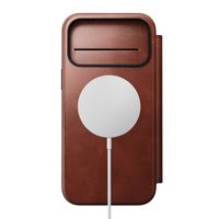 Nomad Modern Horween Leather Folio Bookcase met MagSafe Apple iPhone 17 Pro Max - Olde Dublin