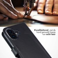 Selencia Echt Leren Bookcase Apple iPhone 16 - Zwart