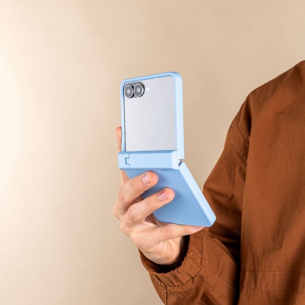 imoshion Color Backcover met Stand Samsung Galaxy Z Flip 8 - Lichtblauw