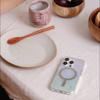 Coehl Willow MagSafe Backcover iPhone 15 Pro - Iridescent