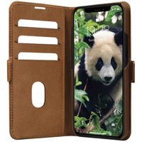 dbramante1928 Copenhagen Bookcase Apple iPhone 14 - Bruin