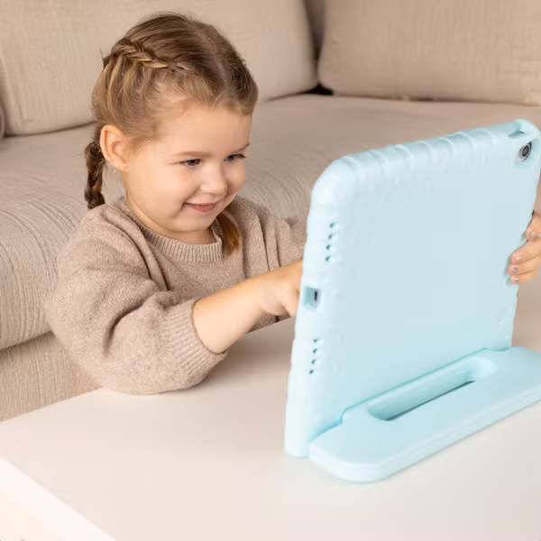 imoshion Kidsproof Backcover met handvat Apple iPad 11 (2025) 11 inch A16 / iPad 10 (2022) 10.9 inch - Soft Blue