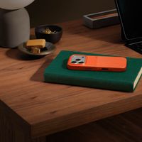 Beats Rugged Case met MagSafe en Camera Control Apple iPhone 17 Pro - Sierra Orange
