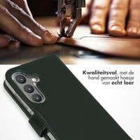 Selencia Echt Leren Bookcase Samsung Galaxy S24 - Groen