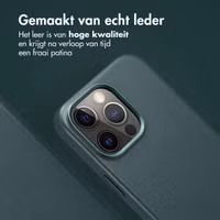 Accezz Leather Bookcase 2-in-1 met MagSafe Apple iPhone 15 Pro Max - Cedar Green