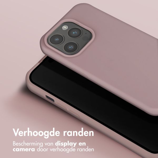 Selencia Siliconen hoesje met afneembaar koord iPhone 15 Pro - Sand Pink